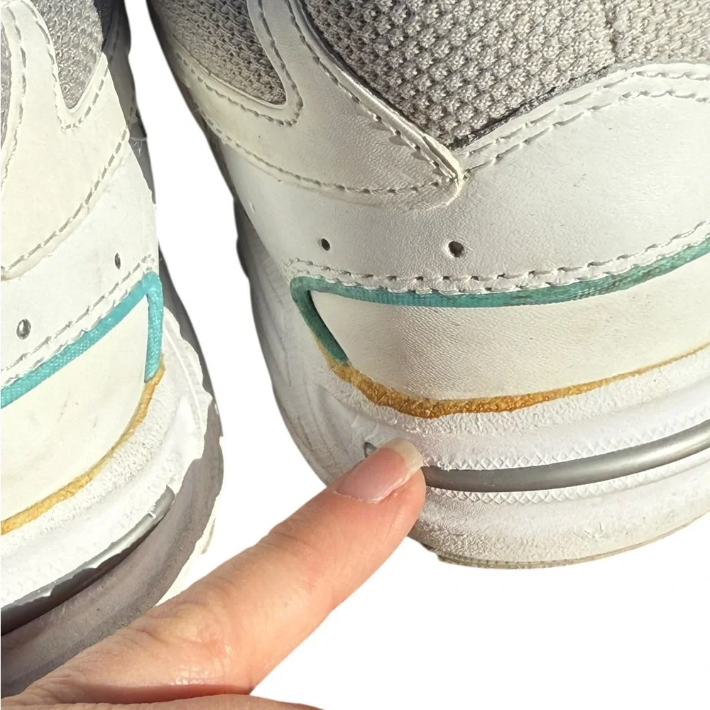 Vionic Women's Walker Casual Walking Sneakers White with‎ Light Blue Sz 7.5